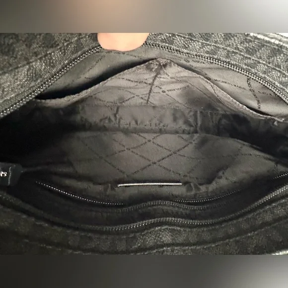 MICHAEL KORS Jet Set Travel Large LogoMessenger Bag - Picture 10 of 11